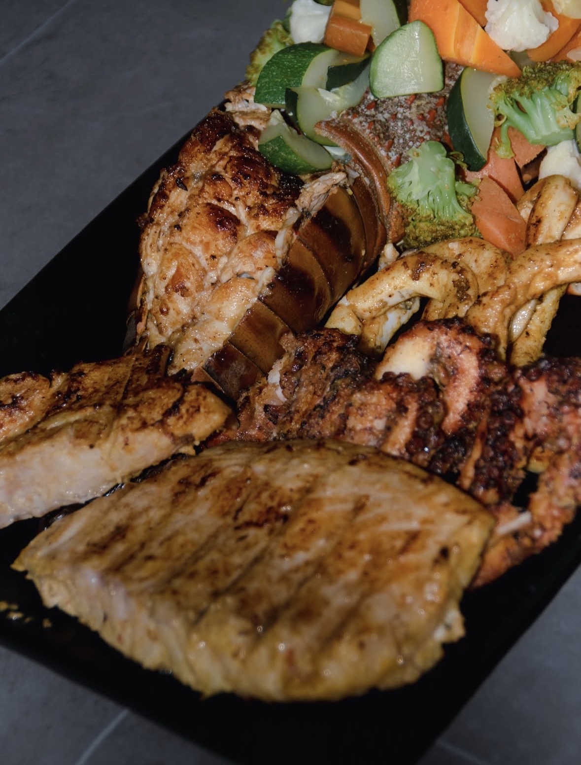 Grilled chicken and vegetables
